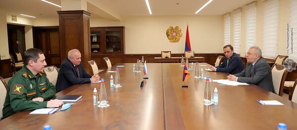 Министр обороны РА Вагаршак Арутюнян принял Чрезвычайного и Полномочного Посла Российской Федерации в Республике Армения Сергея Копыркина (30 ноября 2020). Еревaн Министр обороны РА Вагаршак Арутюнян принял Чрезвычайного и Полномочного Посла Российской Федерации в Республике Армения Сергея Копыркина (30 ноября 2020). Еревaн - Sputnik Արմենիա