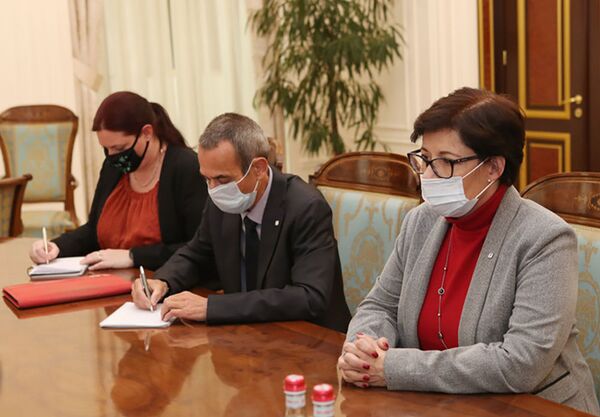 Авинян призвал Красный Крест ускорить процесс возвращения пленных из Азербайджана - Sputnik Армения