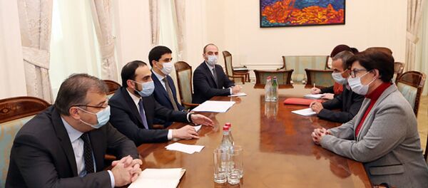 Вице-премьер Тигран Авинян принял представителей МККК (30 ноября 2020). Еревaн Вице-премьер Тигран Авинян принял представителей МККК (30 ноября 2020). Еревaн - Sputnik Армения