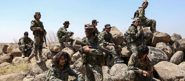 Поддерживаемые Турцией сирийские боевики во время военных учений возле удерживаемого повстанцами города Эр-Рай на севере провинции Алеппо (24 июля 2019). Сирия - Sputnik Армения