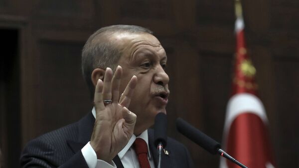 Президент Турции Реджеп Тайип Эрдоган обращается к законодателям своей правящей партии в парламенте (5 ноября 2020). Анкара - Sputnik Армения