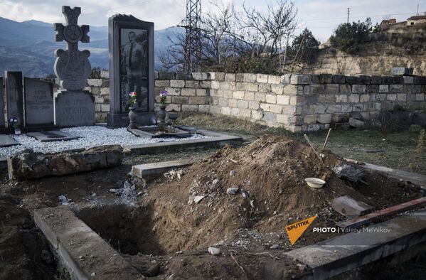 Բերձորի գերեզմանատունը. 30 նոյեմբերի - Sputnik Արմենիա