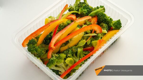 Здоровое питание: салат из брокколи с болгарским сладким перцем - Sputnik Армения