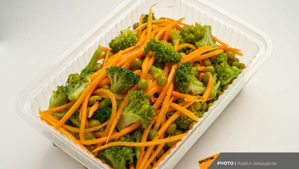 Здоровое питание: салат из брокколи с корейской морковью - Sputnik Армения