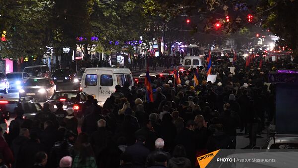 Акция протеста с требованием отставки премьер-министра (2 декабря 2020). Еревaн - Sputnik Армения