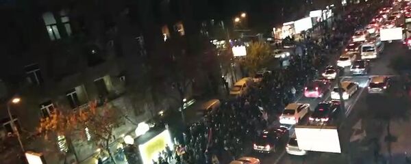 Նիկոլ Փաշինյանի հրաժարականի պահանջով երթն անցում է Երևանի փողոցներով Նիկոլ Փաշինյանի հրաժարականի պահանջով երթն անցում է Երևանի փողոցներով - Sputnik Արմենիա