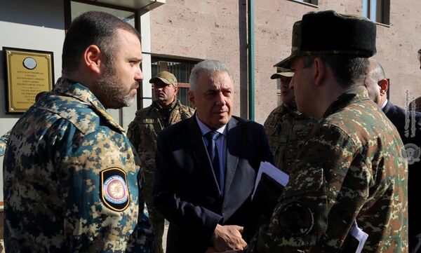 Արցախի և Հայաստանի պաշտպանության նախարարները հանդիպել ու հրատապ հարցեր են քննարկել Արցախի և Հայաստանի պաշտպանության նախարարները հանդիպել ու հրատապ հարցեր են քննարկել - Sputnik Արմենիա