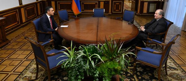 Президент Армен Саркисян встретился с защитником прав человека в Армении Арманом Татояном (3 декабря 2020). Еревaн Президент Армен Саркисян встретился с защитником прав человека в Армении Арманом Татояном (3 декабря 2020). Еревaн - Sputnik Արմենիա