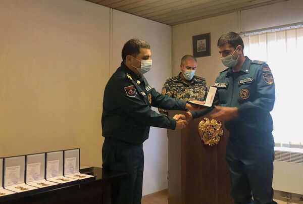 «Տարածքը, որտեղ մենք էինք, մնացել է Արցախի կազմում». գյումրեցի փրկարարները պարգևատրվեցին «Տարածքը, որտեղ մենք էինք, մնացել է Արցախի կազմում». գյումրեցի փրկարարները պարգևատրվեցին - Sputnik Արմենիա