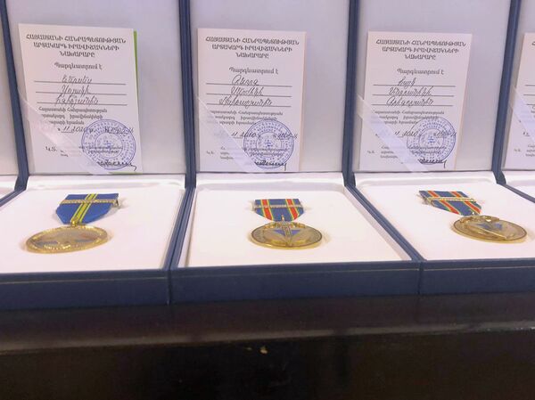 «Տարածքը, որտեղ մենք էինք, մնացել է Արցախի կազմում». գյումրեցի փրկարարները պարգևատրվեցին «Տարածքը, որտեղ մենք էինք, մնացել է Արցախի կազմում». գյումրեցի փրկարարները պարգևատրվեցին - Sputnik Արմենիա