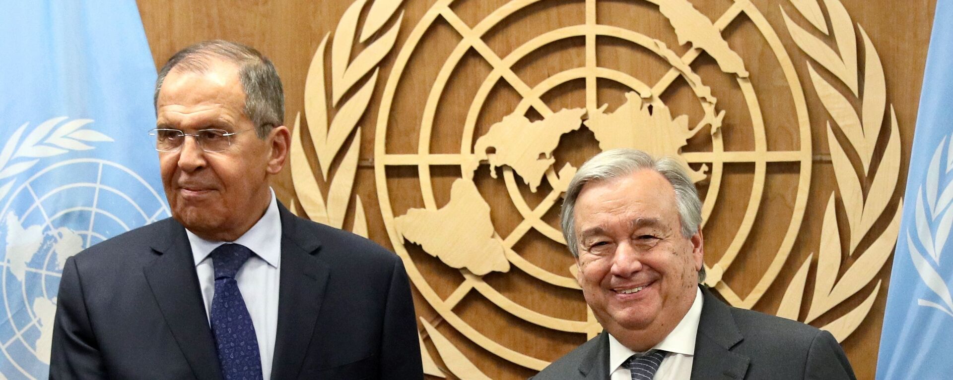 Министр иностранных дел РФ Сергей Лавров (слева) и генеральный секретарь Организации Объединенных Наций (ООН) Антониу Гутерреш  - Sputnik Армения, 1920, 03.12.2020