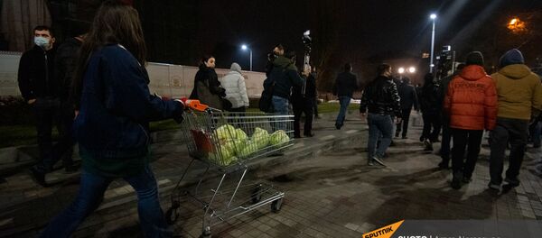 Требующие отставки премьер-министра демонстранты перекрыли улицы в центре столицы (3 декабря 2020). Еревaн - Sputnik Արմենիա
