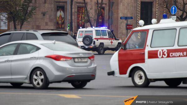 Автомобили скорой помощи на улицах столицы (3 декабря 2020). Еревaн - Sputnik Армения