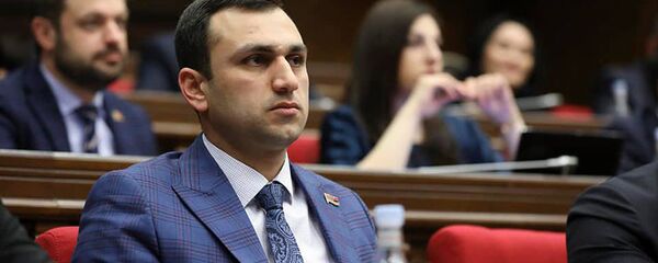 Депутат от фракции Мой шаг Аргишти Мехакян на очередном заседании Национального Собрания Армении (4 марта 2020). Еревaн Депутат от фракции Мой шаг Аргишти Мехакян на очередном заседании Национального Собрания Армении (4 марта 2020). Еревaн - Sputnik Արմենիա