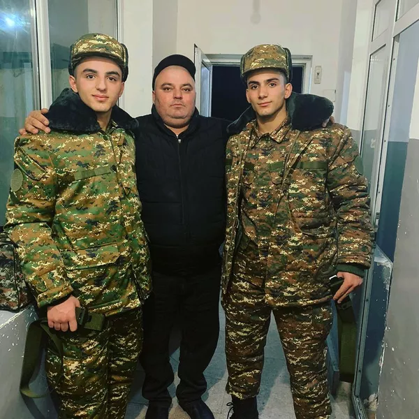 Давид Бадалян погиб с мыслями о Рубене: история о том, как служили два брата Давид Бадалян погиб с мыслями о Рубене: история о том, как служили два брата - Sputnik Армения