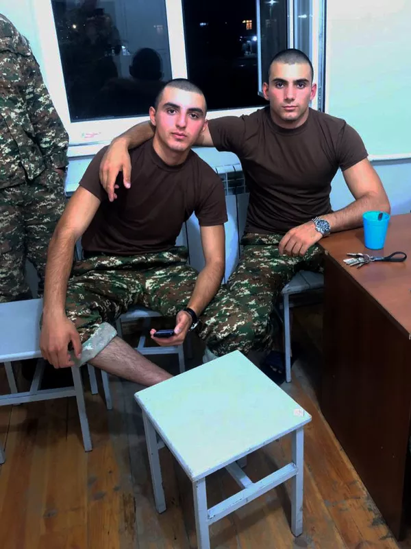 Давид Бадалян погиб с мыслями о Рубене: история о том, как служили два брата Давид Бадалян погиб с мыслями о Рубене: история о том, как служили два брата - Sputnik Армения