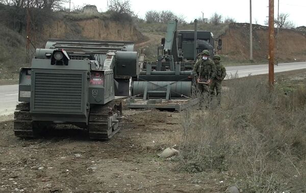 В Карабахе при разминировании задействован робототехнический комплекс Уран-6 – видео - Sputnik Армения