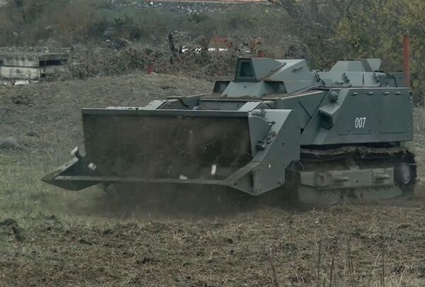 В Карабахе при разминировании задействован робототехнический комплекс Уран-6 – видео - Sputnik Армения