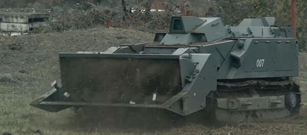 Многофункциональный робототехнический комплекс «Уран-6» впервые задействован российскими саперами при разминировании в НКР (5 декабря 2020). Карабах - Sputnik Արմենիա