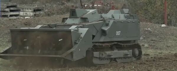 Применение робота разминирования «Уран-6» при инженерной разведке в Нагорном Карабахе - Sputnik Армения