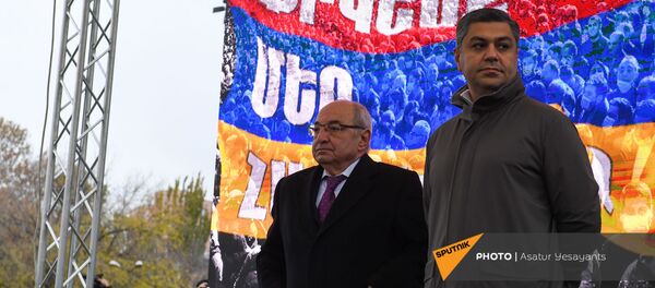 Вазген Манукян и Артур Ванецян на митинге оппозиции с требованием отставки премьер-министра (5 декабря 2020). Еревaн - Sputnik Армения