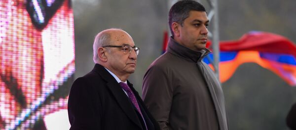 Вазген Манукян и Артур Ванецян на митинге оппозиции с требованием отставки премьер-министра (5 декабря 2020). Еревaн - Sputnik Արմենիա