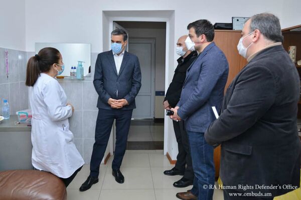 Азербайджан применил в Карабахе оружие массового поражения: Татоян привел доказательства Азербайджан применил в Карабахе оружие массового поражения: Татоян привел доказательства - Sputnik Армения