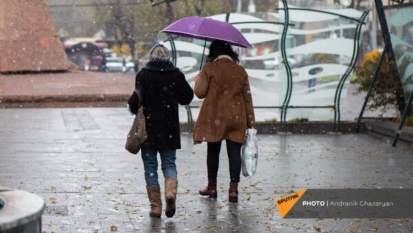 Женщины под снегом - Sputnik Армения