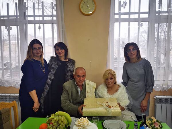 Պատերազմից հետո սեր կա. արցախցի Հայկազի ու Ռուզանի հարսանիքը` ժամանակավոր կացարանում Պատերազմից հետո սեր կա. արցախցի Հայկազի ու Ռուզանի հարսանիքը` ժամանակավոր կացարանում - Sputnik Արմենիա