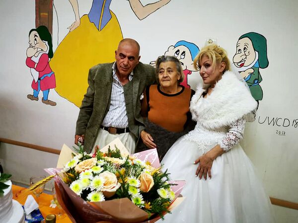 Պատերազմից հետո սեր կա. արցախցի Հայկազի ու Ռուզանի հարսանիքը` ժամանակավոր կացարանում Պատերազմից հետո սեր կա. արցախցի Հայկազի ու Ռուզանի հարսանիքը` ժամանակավոր կացարանում - Sputnik Արմենիա