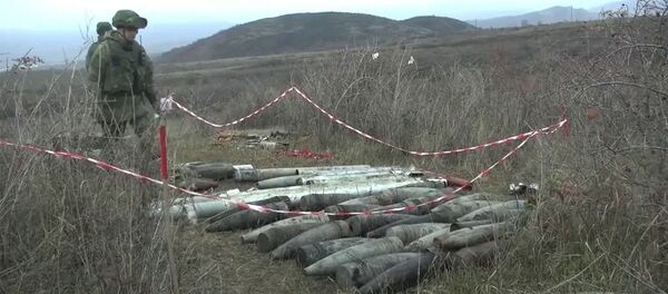 Разминирование южной окраины Степанакерта и утилизация найденных боеприпасов - Sputnik Արմենիա