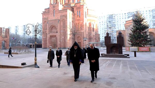 Делегация во главе с министром иностранных дел РА Ара Айвазяном посетила монастырский комплекс Армянской апостольской церкви (7 декабря 2020). Москва - Sputnik Армения