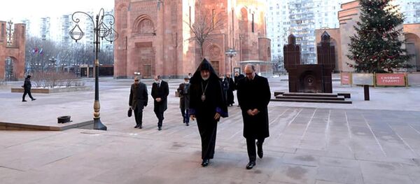 Делегация во главе с министром иностранных дел РА Ара Айвазяном посетила монастырский комплекс Армянской апостольской церкви (7 декабря 2020). Москва Делегация во главе с министром иностранных дел РА Ара Айвазяном посетила монастырский комплекс Армянской апостольской церкви (7 декабря 2020). Москва - Sputnik Армения