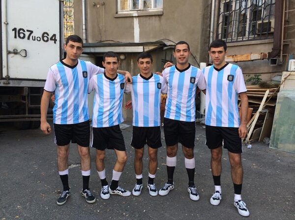 Շտապել է օգնության, բայց դիվերսանտների ծուղակն է ընկել. ռազմական բժիշկ Սաշա Ռուստամյանը Շտապել է օգնության, բայց դիվերսանտների ծուղակն է ընկել. ռազմական բժիշկ Սաշա Ռուստամյանը - Sputnik Արմենիա