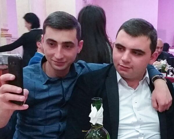 Շտապել է օգնության, բայց դիվերսանտների ծուղակն է ընկել. ռազմական բժիշկ Սաշա Ռուստամյանը Շտապել է օգնության, բայց դիվերսանտների ծուղակն է ընկել. ռազմական բժիշկ Սաշա Ռուստամյանը - Sputnik Արմենիա