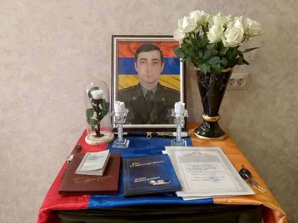 Շտապել է օգնության, բայց դիվերսանտների ծուղակն է ընկել. ռազմական բժիշկ Սաշա Ռուստամյանը Շտապել է օգնության, բայց դիվերսանտների ծուղակն է ընկել. ռազմական բժիշկ Սաշա Ռուստամյանը - Sputnik Արմենիա