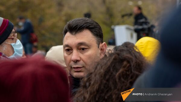 Эдуард Шармазанов на митинге оппозиции с требованием отставки премьер-министра (5 декабря 2020). Еревaн - Sputnik Արմենիա