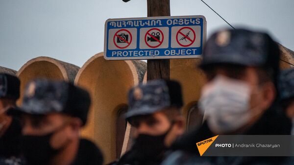 Предупредительная табличка рядом с входом на территорию правительственных дач - Sputnik Армения