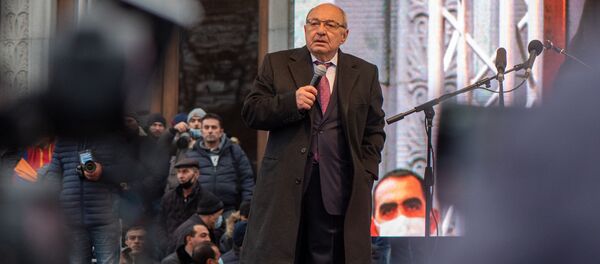 Выступление единого оппозиционного кандидата в премьер-министры Вазгена Манукяна во время митинга оппозиции с требованием отставки премьер-министра (5 декабря 2020). Еревaн Выступление единого оппозиционного кандидата в премьер-министры Вазгена Манукяна во время митинга оппозиции с требованием отставки премьер-министра (5 декабря 2020). Еревaн - Sputnik Արմենիա