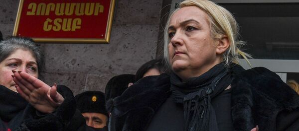 Акция протеста родственников пропавших без вести военнослужащих перед воинской частью (8 декабря 2020). Эчмиадзин Акция протеста родственников пропавших без вести военнослужащих перед воинской частью (8 декабря 2020). Эчмиадзин - Sputnik Արմենիա