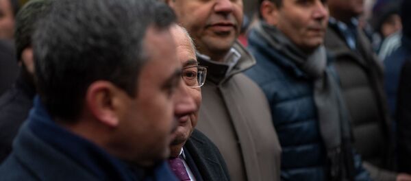 Единый оппозиционный кандидат в премьер-министры Вазген Манукян и представители оппозиционных партий во время шествия с требованием отставки премьер-министра (5 декабря 2020). Еревaн Единый оппозиционный кандидат в премьер-министры Вазген Манукян и представители оппозиционных партий во время шествия с требованием отставки премьер-министра (5 декабря 2020). Еревaн - Sputnik Արմենիա