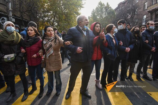 Բողոքի ակցիայի մասնակիցները փողոց են փակել - Sputnik Արմենիա