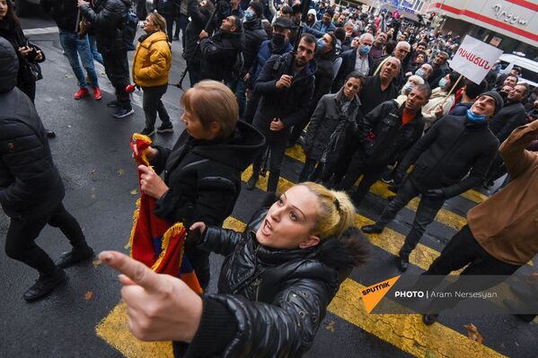 Активисты перекрыли движение центральных улиц столицы (8 декабря 2020). Еревaн - Sputnik Армения