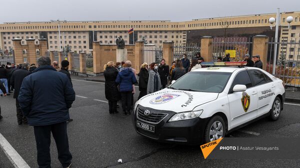 Акция протеста родственников пропавших без вести военнослужащих перед министерством обороны (8 декабря 2020). Еревaн - Sputnik Արմենիա