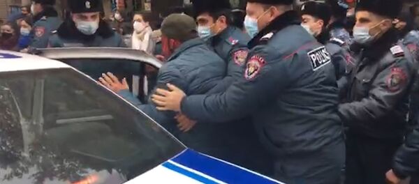 Նիկոլ Փաշինյանի հրաժարականը պահանջողները փակել են Մաշտոցի պողոտան Նիկոլ Փաշինյանի հրաժարականը պահանջողները փակել են Մաշտոցի պողոտան - Sputnik Արմենիա