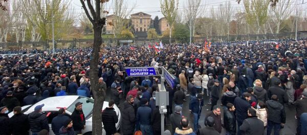 Сторонники оппозиции перед зданием Национального собрания Армении (9 декабря 2020). Еревaн Сторонники оппозиции перед зданием Национального собрания Армении (9 декабря 2020). Еревaн - Sputnik Արմենիա