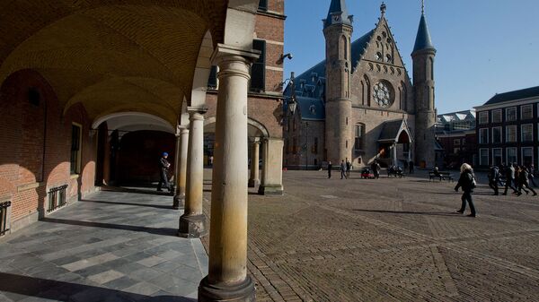 Рыцарский зал (справа), находится среди зданий парламента и Сената на Бинненхофе в Гааге, Нидерланды - Sputnik Արմենիա