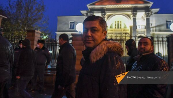 Лидер партии Отечество Артур Ванецян после митинга возле здания Национального собрания (9 декабря 2020). Еревaн - Sputnik Արմենիա