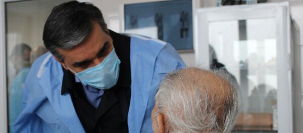 Омбудсмен Арман Татоян посетил сегодня переданных армянской стороне мирных жителей, захваченных азербайджанскими ВС (10 декабря 2020). Еревaн Омбудсмен Арман Татоян посетил сегодня переданных армянской стороне мирных жителей, захваченных азербайджанскими ВС (10 декабря 2020). Еревaн - Sputnik Արմենիա