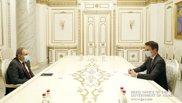 Премьер-министр встретился с послом Франции в Армении Джонатаном Лакотом (10 декабря 2020). Ереван - Sputnik Армения